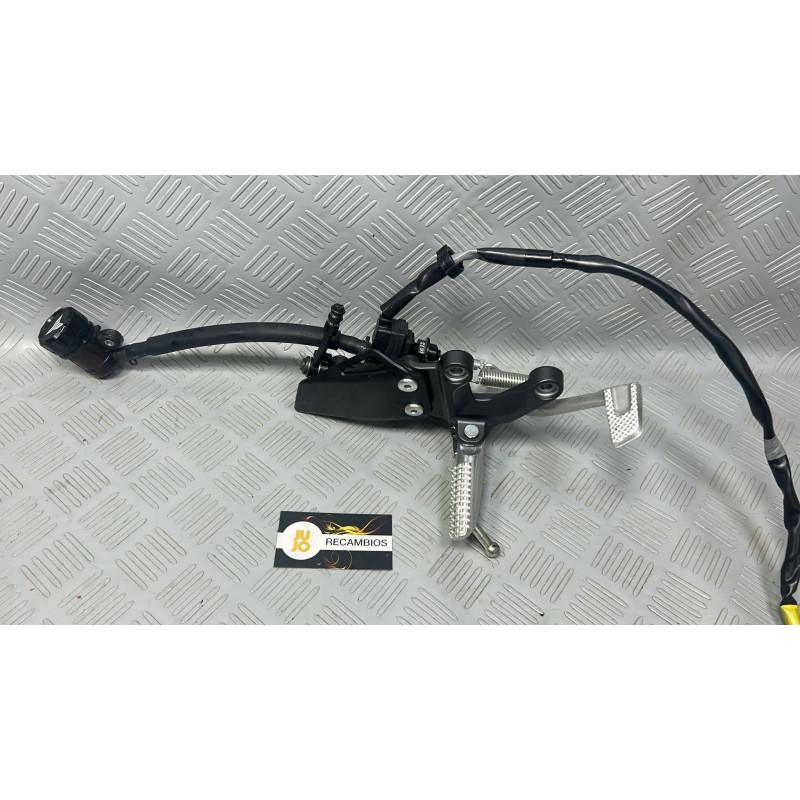 ESTRIBERA DELANTERA DERECHA YAMAHA MT-09 (2024-2025)
