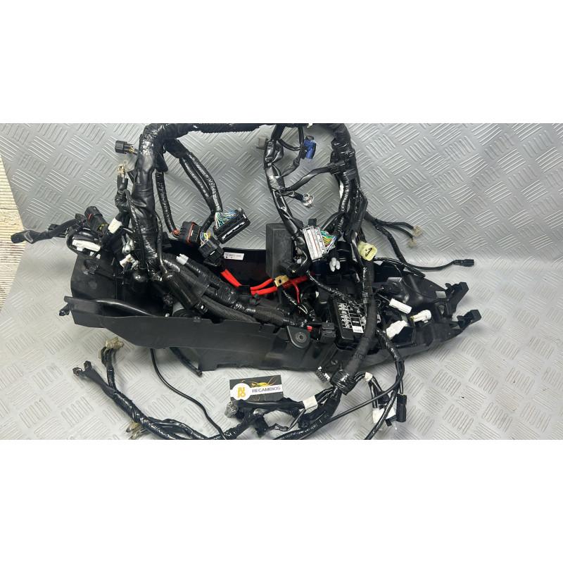 INSTALACION ELECTRICA YAMAHA MT-09 (2024-2025)