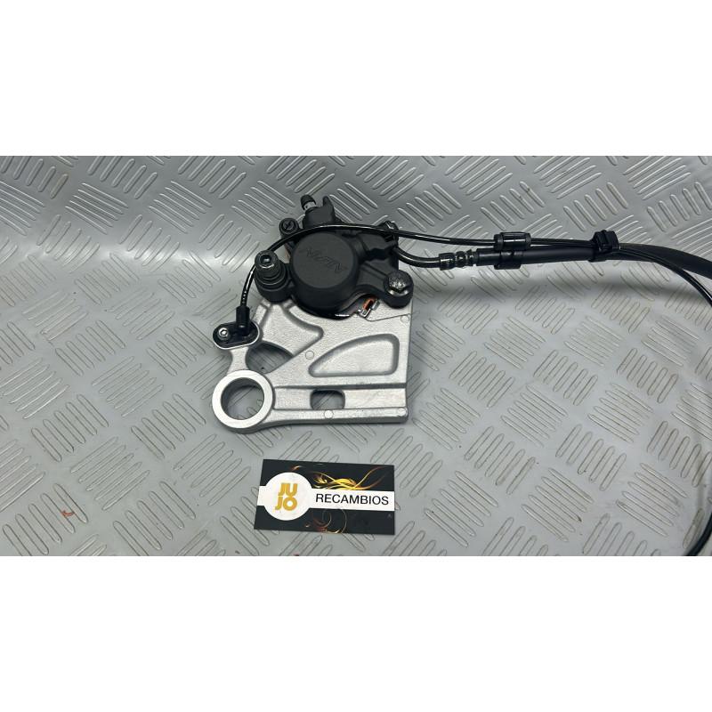PINZA FRENO TRASERA CON SOPORTE YAMAHA MT-09 (2024-2025)
