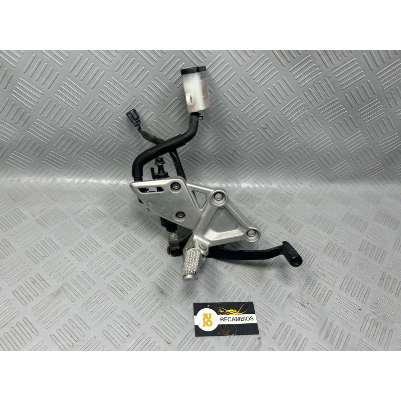 ESTRIBERA DELANTERA DERECHA CBR 650R (2024)