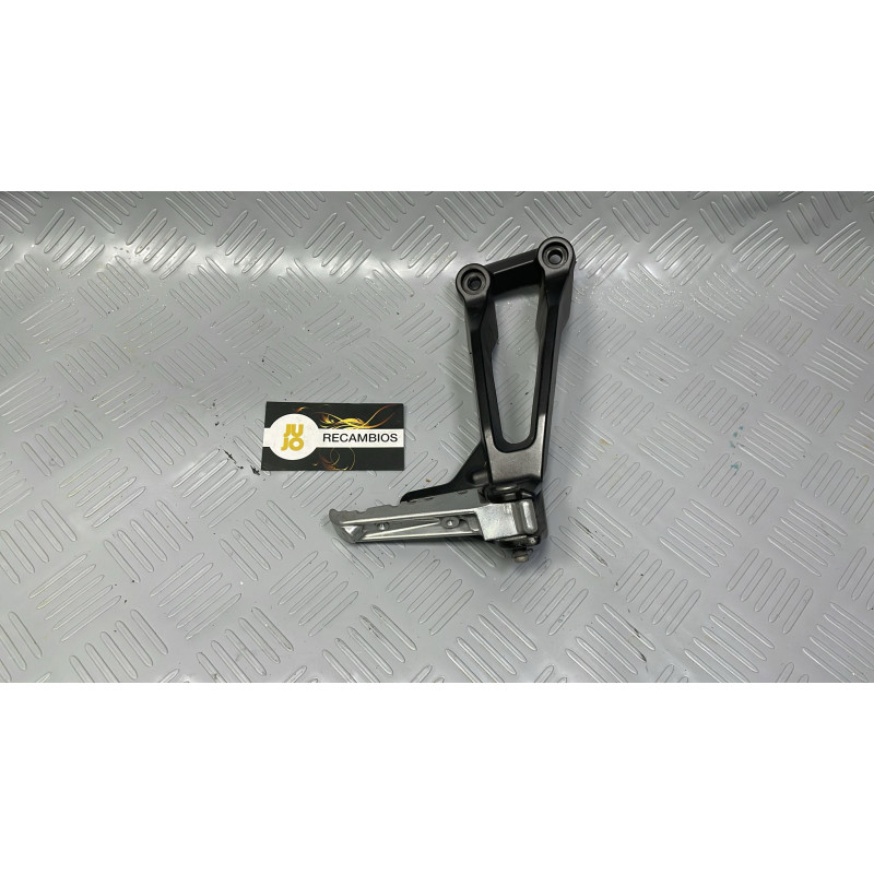 ESTRIBERA TRASERA DERECHA YAMAHA MT09 TRACER (2015)