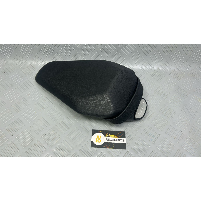 ASIENTO TRASERO KAWASAKI Z900 (2025)