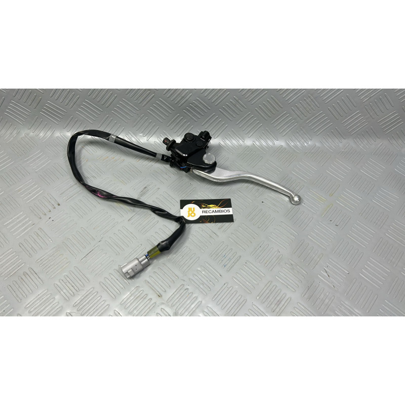 MANETA DE EMBRAGUE Y SOPORTE KAWASAKI Z900 (2025)